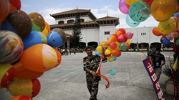 El Parlamento de Nepal decorado para la ocasión. 