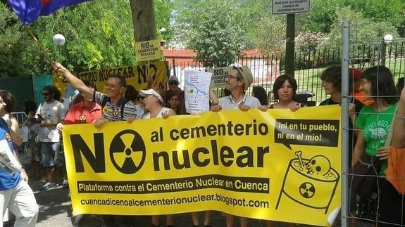 Manifestación en Villar de Cañas contra el cementerio nuclear.