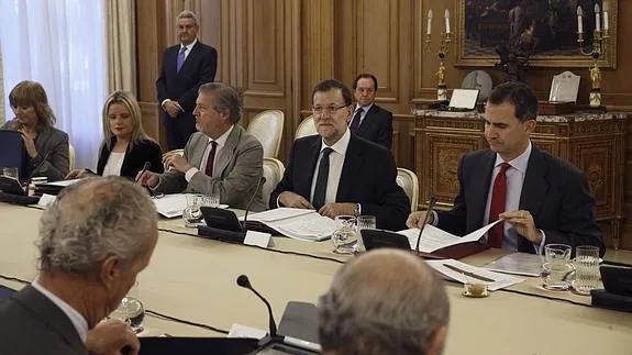 Felipe VI y Rajoy, durante la reunión. 