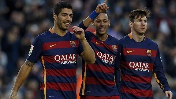 Luis Suárez (i), Neymar (c) y Messi (d), durante el partido ante la Real Sociedad. 