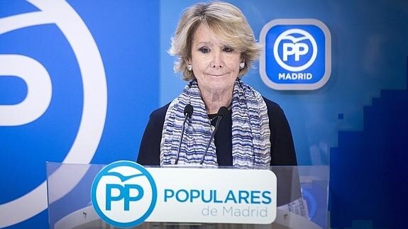 La presidenta del PP de Madrid, Esperanza Aguirre, durante el anuncio de su dimisión.