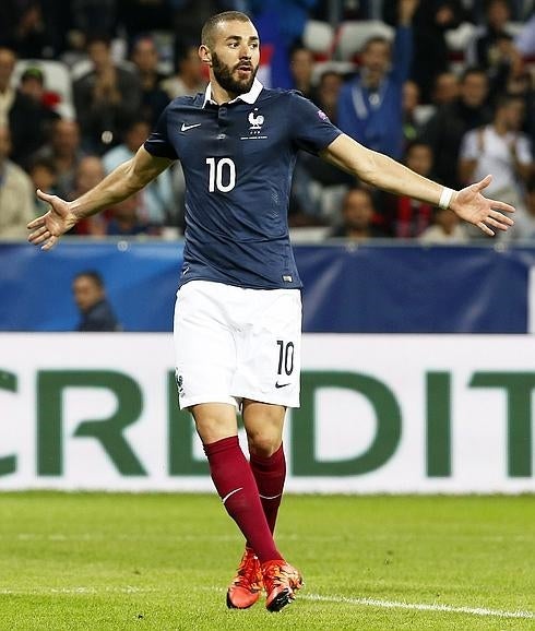 Benzema, durante un partido con Francia. 