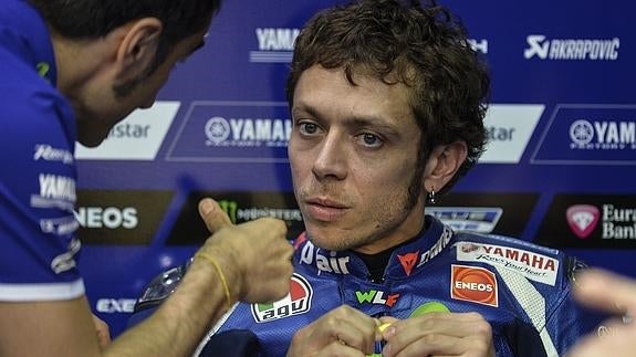 Valentino Rossi, en su 'box' de Yamaha. 