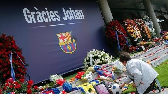 Espacio destinado en el Camp Nou en memoria de Johan Cruyff.