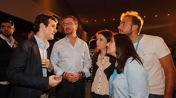 Casado, Maroto y Levy, en un acto de Nuevas Generaciones en Córdoba. 