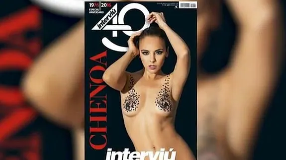 La cantante celebra el aniversario de 'Interviú' posando para la revista.