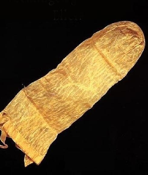 Uno de los preservativos expuestos en Toledo.