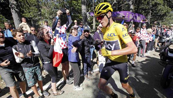 Froome corriendo en la subida a Ventoux. 