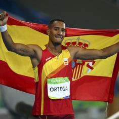 Orlando Ortega celebra la medalla de plata. 