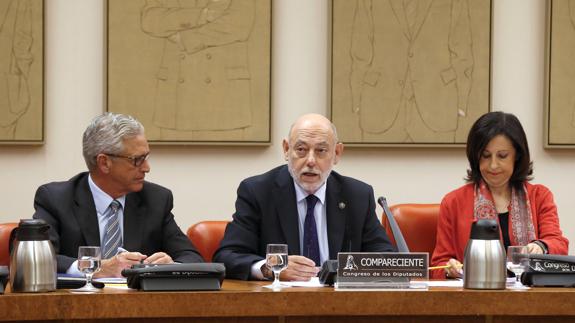 José Manuel Maza (c) interviene ante la Comisión de Justicia del Congreso.