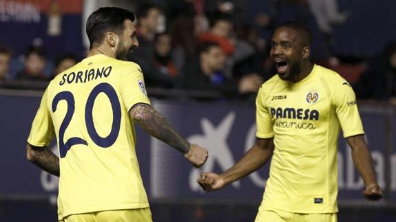 Roberto Soriano y Cedric Bakambu. 