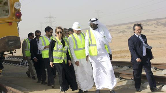 La exministra de Fomento, Ana Pastor, en su visita a las obras.