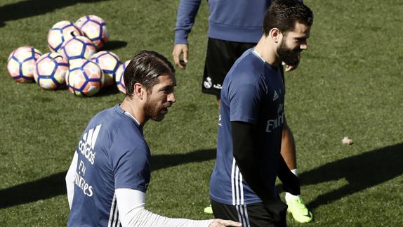 Sergio Ramos y Nacho, durante un entrenamiento. 