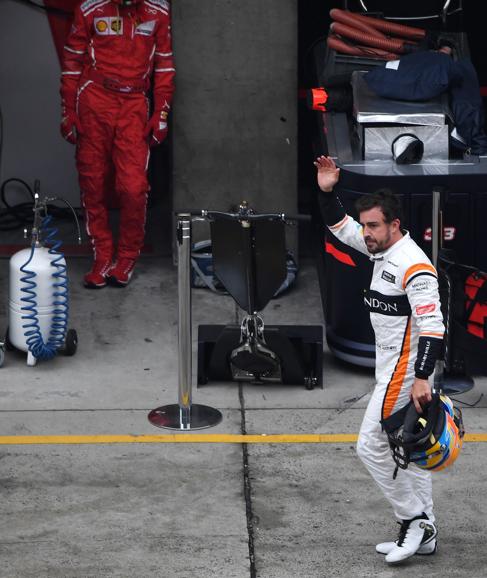 Alonso, tras retirarse del GP de China. 
