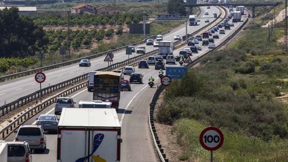Tráfico en la autovía de Alicante. 
