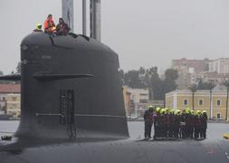 El submarino Tun Razak antes de partir de la ciudad portuaria./ A.GIL/ AGM