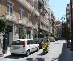Calle Palas, con la de Cuatro Santos al fondo. ::                             P. SÁNCHEZ / AGM