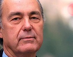 Luis Alberto de Cuenca, poeta y ex secretario de Estado de Cultura. Su último libro se titula 'El reino blanco' (Visor). ::                             GUILLERMO CARRIÓN/AGM