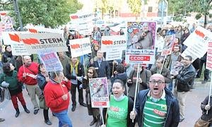 Protesta sindical, ayer en la Consejería de Educación. | Guillermo Carrión /AGM