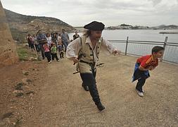 La expedición, a su llegada al fuerte de Navidad. Foto Antonio Gil