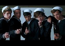 One Direction en una imágen promocional de su último single, Kiss You :: Twitter @onedirection