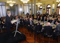 El fiscal general del Estado, Eduardo Torres-Dulce, durante su intervención en el Foro Nueva Murcia, en un salón del Casino de Murcia. ::                             FOTOS NACHO GARCÍA / AGM  |Vídeo: laverdad.es