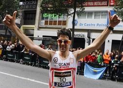 Sánchez, tras ganar el campeonato. :: Foto: Nacho García/AGM | Vídeo: laverdad.es