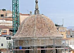 La cúpula de Santiago, ya con la teja puesta. :: Paco Alonso/AGM