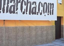 Parte trasera del local, con la doble puerta blindada por la que se accedía a las timbas. :: Guillermo Carrión/AGM