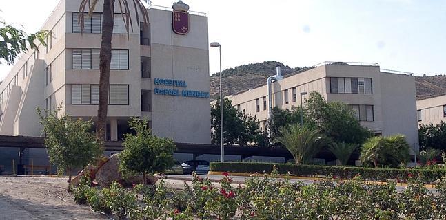 Vista de la fachada principal del Hospital Rafael Méndez. :: Foto: P. Alonso/AGM | Vídeo: laverdad.es