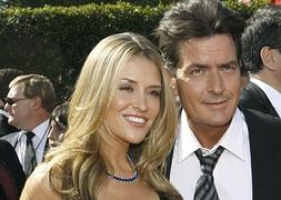 charlie sheen se casará con brett rossi una actriz de cine porno la