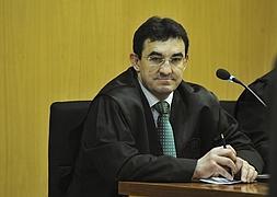 La acusación particular se suma al fiscal al imputarle también prevaricación a Mateo