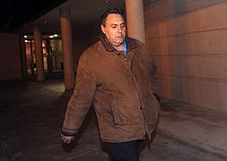 López Ayala a la salida del juzgado de Cieza la semana pasada :: Israel Sánchez/AGM