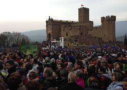 Miles de peregrinos a su llegada al Castillo de Javier. :: Ayto. San Javier