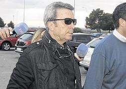 Ortega Cano a su llegada a prisión. :: EFE