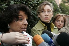 APOYO. La secretaria general de Políticas de Igualdad, Soledad Murillo (izda), junto a la delegada del Gobierno contra la violencia sobre la mujer, Encarnación Orozco, la pasada semana./ EFE