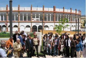 ACTO. Autoridades, familiares y amigos, durante el acto de inauguración. / C. O.