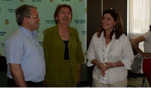 OTROS TIEMPOS. Jesús Montesinos (CDL), Pepa García (PSOE) y Arancha Espeso (Independientes), cuando anunciaron su ya extinto pacto de gobierno. / A. SALAS