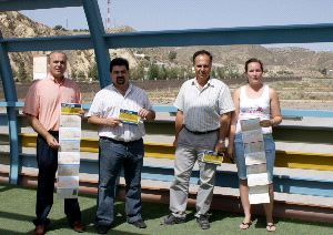 PRESENTACIÓN. Los ediles de Juventud y Turismo junto a miembros de Andaya y Sylibum. / LV