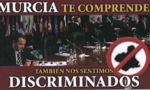 COMPARACIÓN. La postal muestra a Zapatero en solitario, en una reunión internacional. / LV