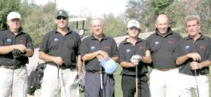 LOS UNIFORMADOS. Erskine, Llorente, Guillén, Sánchez,Tornel y Escudero, como la mayoría de jugadores, con el polo de la prueba. / M.J.P.