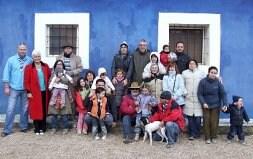 Un grupo de asistentes a la convivencia en el Pantano de Puentes.