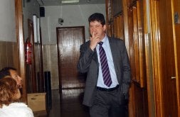 Marqués se permitió ayer algunas bromas al comparecer en el juzgado para firmar. / ISRAEL SÁNCHEZ/AGM