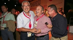 . Recuento de papeletas tras la votación. / JUAN LEAL