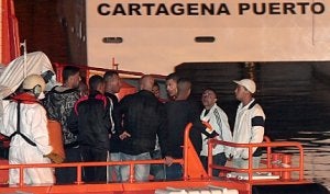 Los once inmigrantes llegados anoche al puerto de Cartagena. / P. SÁNCHEZ  / AGM