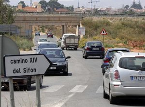 Más de cinco mil conductores utilizan a diario el Camino del Sifón, una de las vías de servicio del Trasvase / PABLO SÁNCHEZ / AGM