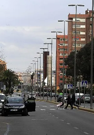 La calle Ángel Bruna, con Severo Ochoa al fondo. ::
A. G. / AGM