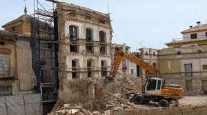 Tras el derribo de las habitaciones sólo queda en pie la fahada principal de la llamada Casa del Inquisidor. ::                             PACO ALONSO / AGM