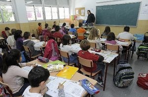 Alumnos del colegio Juan de la Cierva de Casillas estrenan pabellón