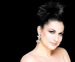 La soprano, compositora y directora de orquesta Pilar Jurado. Mañana canta en Murcia una selección de lujo de arias y dúos de ópera.